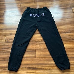 olivia rodrigo sweatpants
